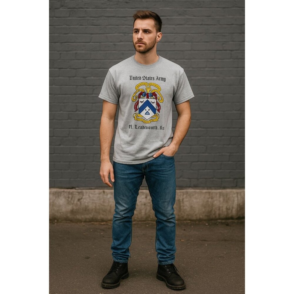 Vintage US Army Fort Leavenworth KS Graphic Tee Gray Crest M Streetwear  Y2K